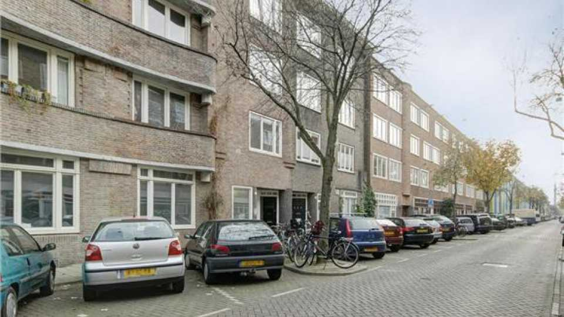 Linda de Mol helpt Gooische Vrouwen actrice Lies Visschedijk aan nieuw huis. Zie foto's