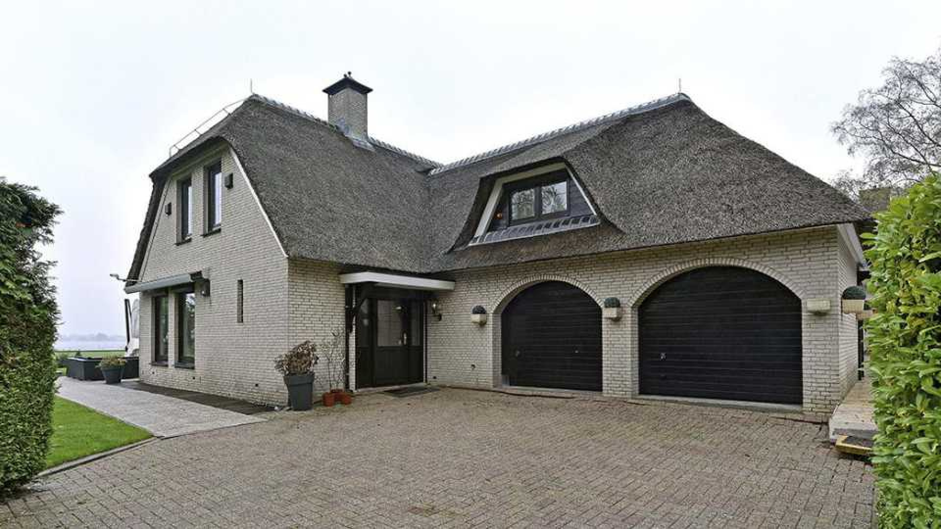 Voormalige villa Andre Hazes in Vinkenveen te koop. Zie foto's 2