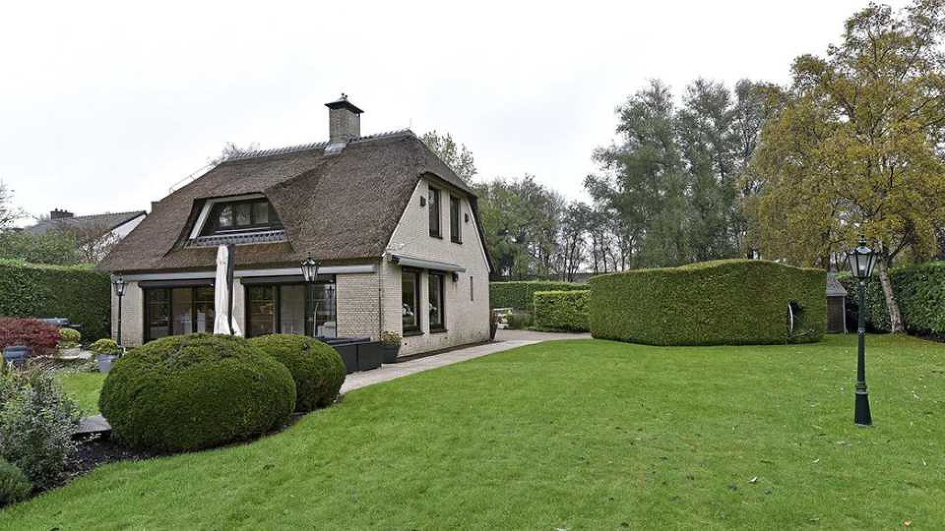 Villa overleden  volkszanger Andre Hazes staat weer te koop. Zie foto's 21