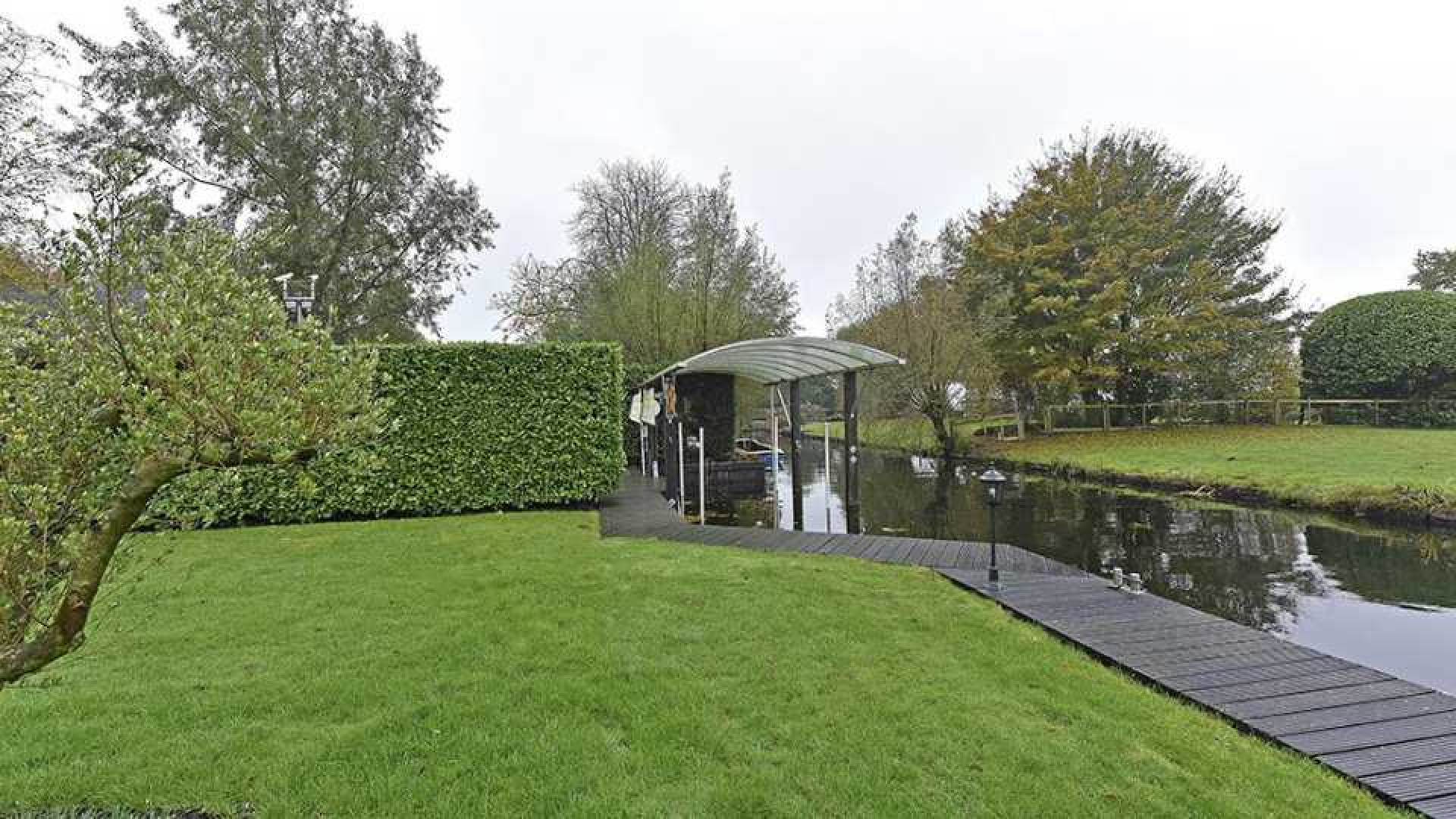 Villa overleden  volkszanger Andre Hazes staat weer te koop. Zie foto's 22