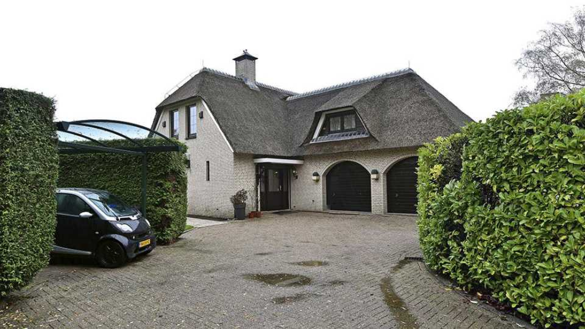 Voormalige villa Andre Hazes in Vinkenveen te koop. Zie foto's