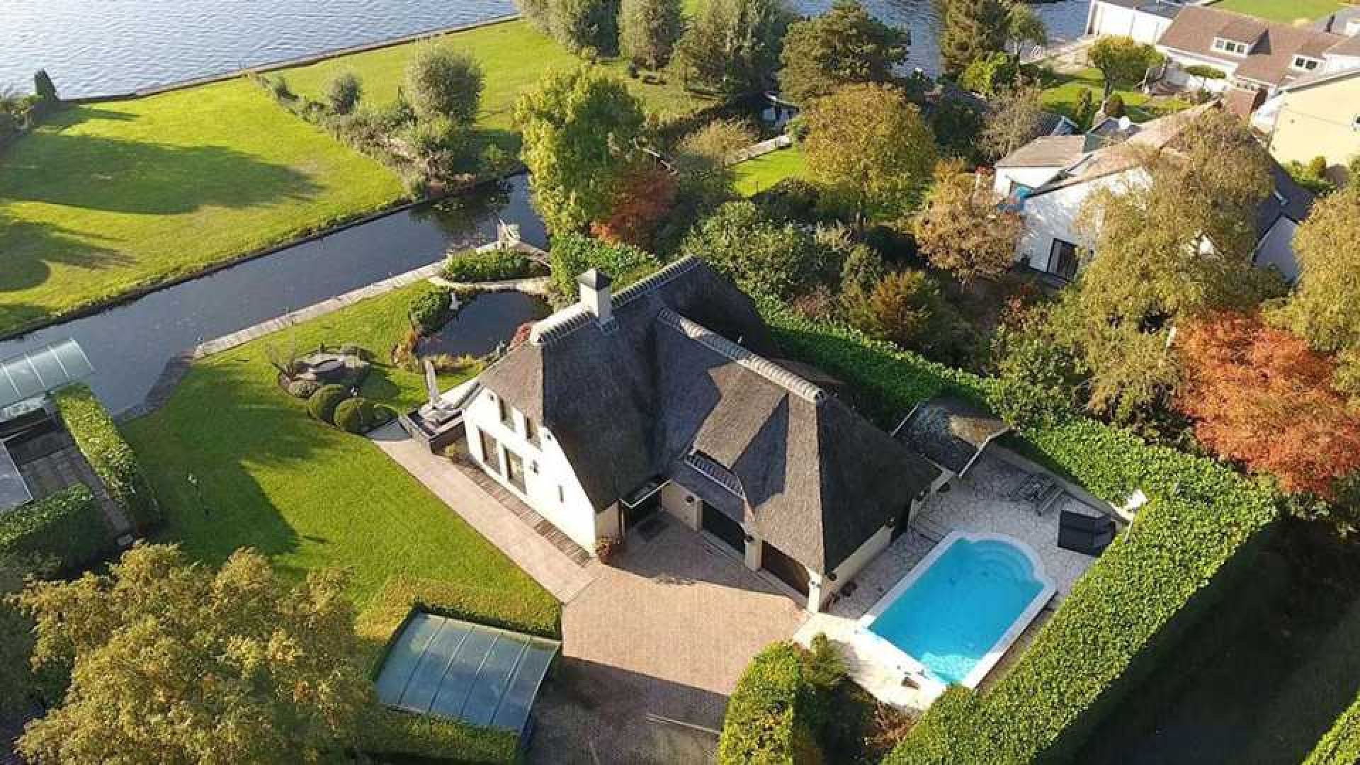 Voormalige villa Andre Hazes in Vinkenveen te koop. Zie foto's 24