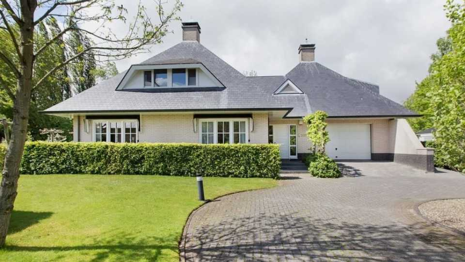 Oud premier Jan Peter Balkenende verkoopt zijn huis aan de buren. Zie foto's 15