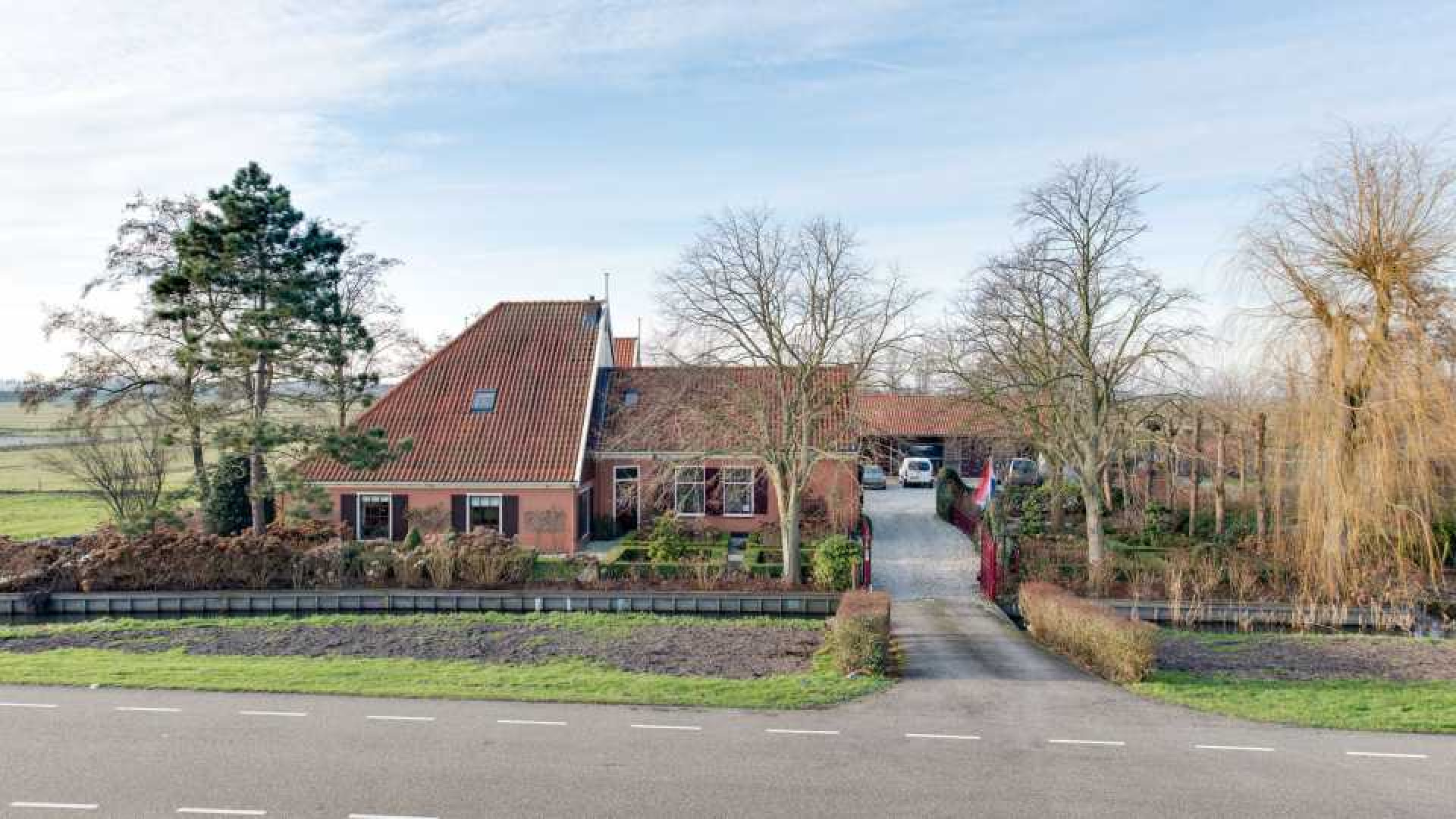 Oud SBS baas zet zijn luxe woonboerderij te koop. Zie foto's 2