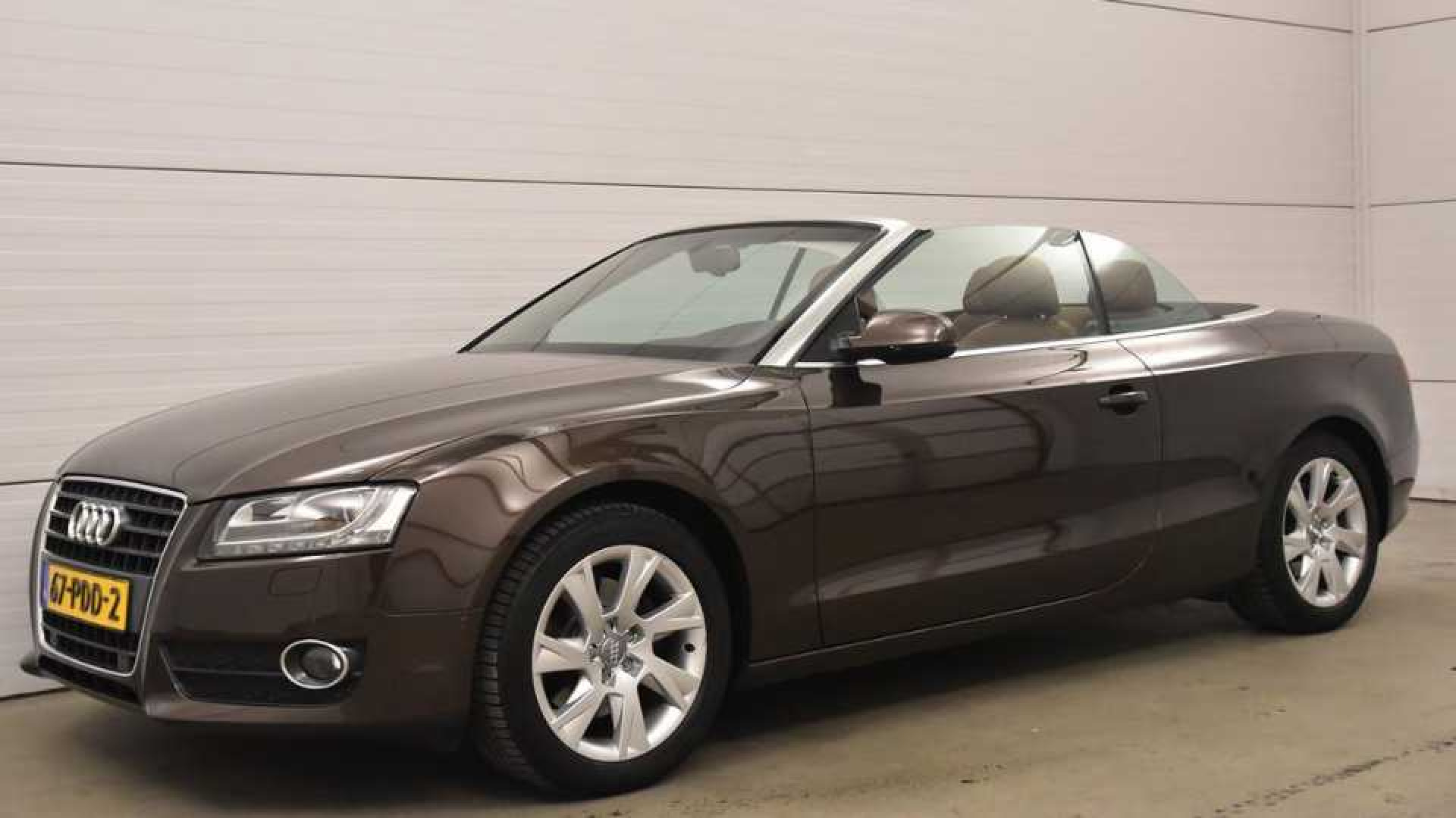 Astrid Joosten zet haar Audi A5 Cabrio te koop. Zie foto's 1