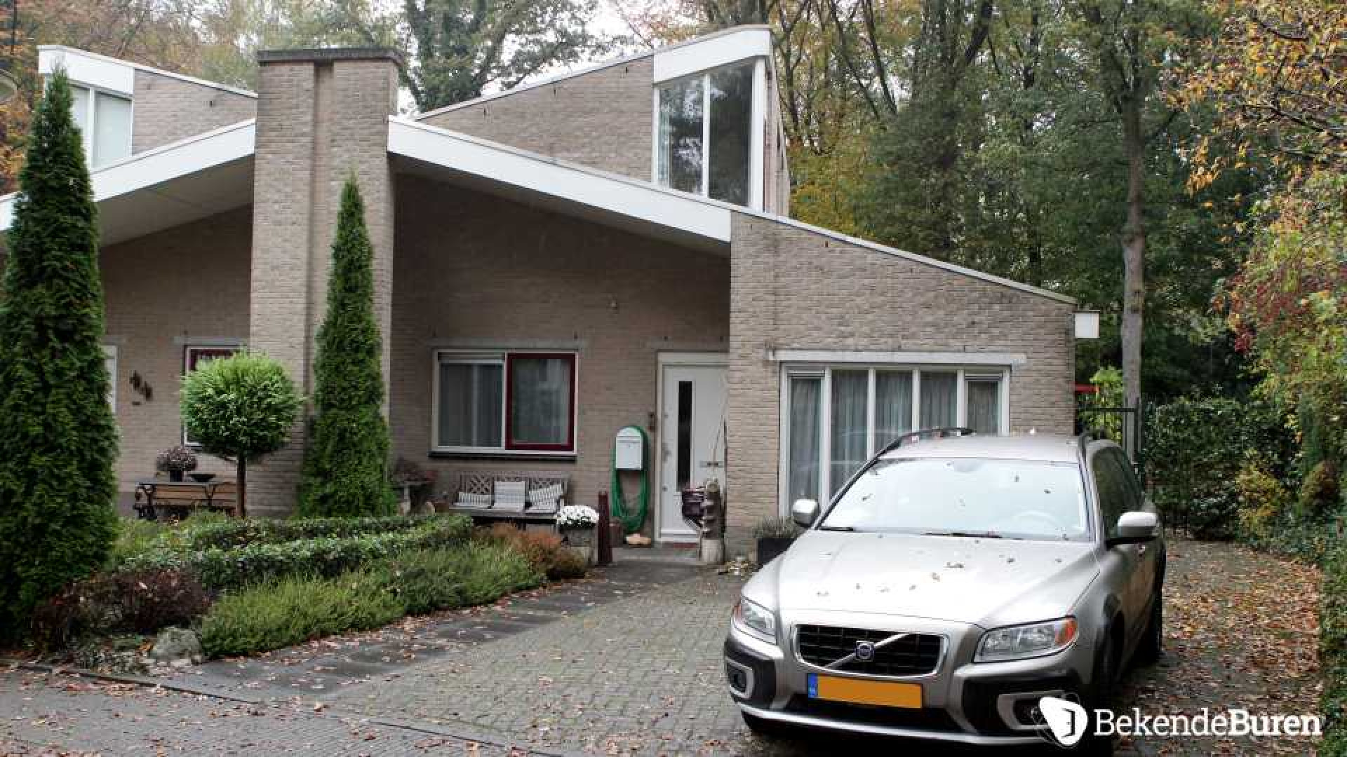 Dit is de riante villa van Alexander Pechtold. Zie foto's 4