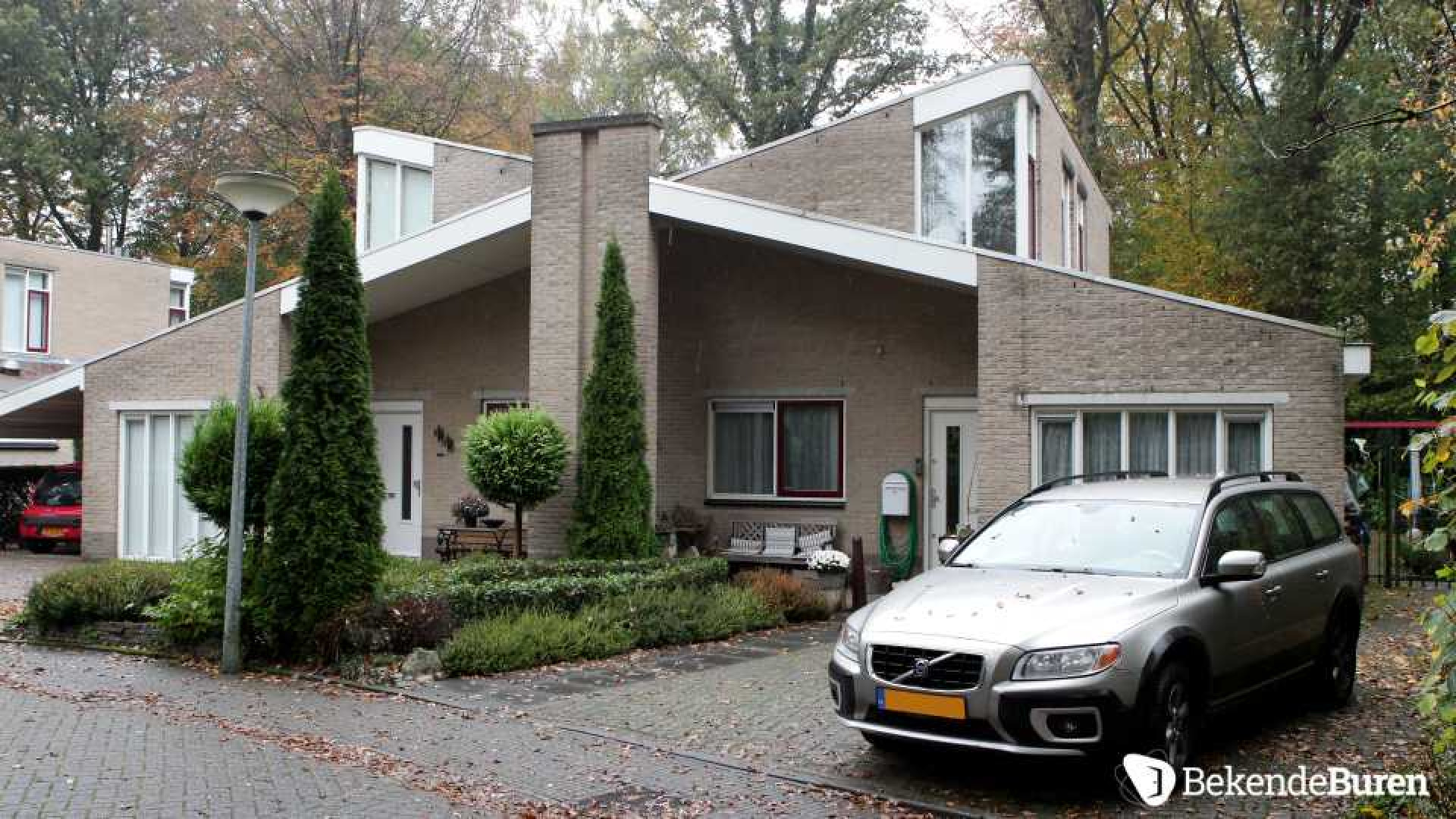 Dit is de riante villa van Alexander Pechtold. Zie foto's 5