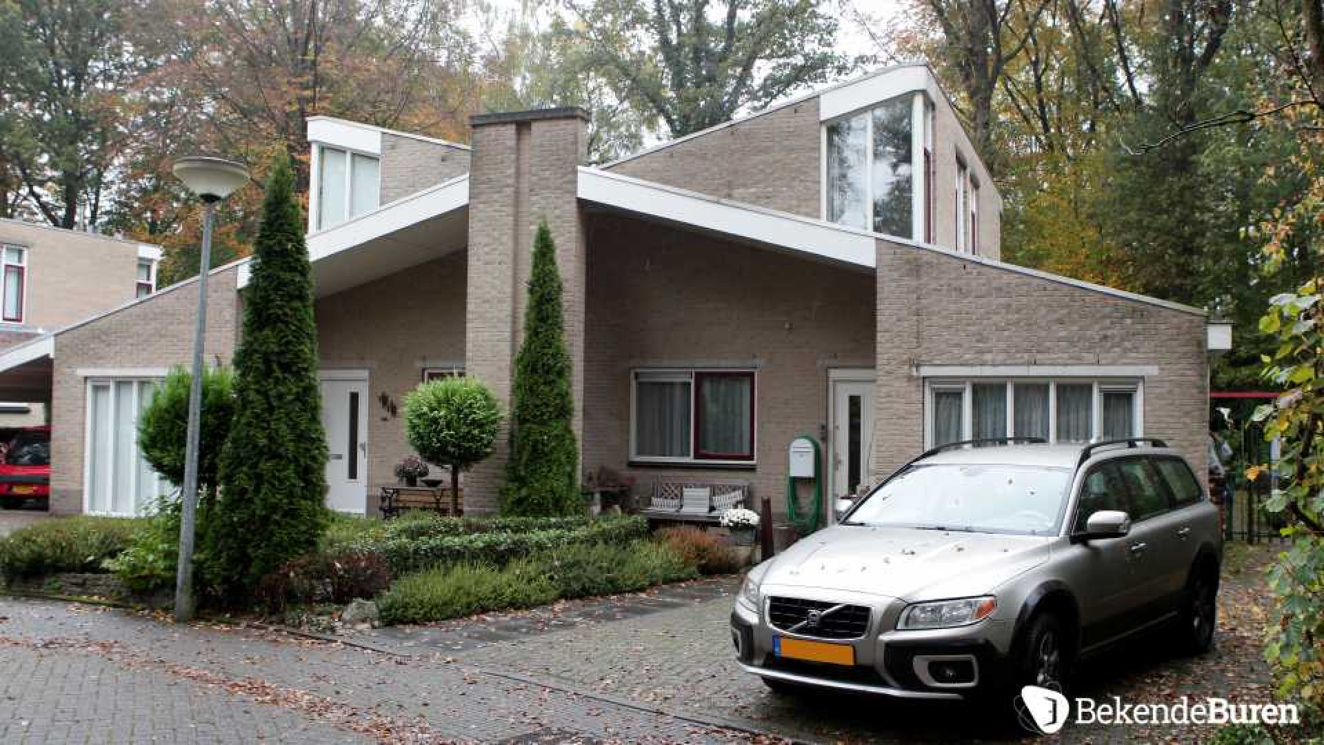 Dit is de riante villa van Alexander Pechtold. Zie foto's 1