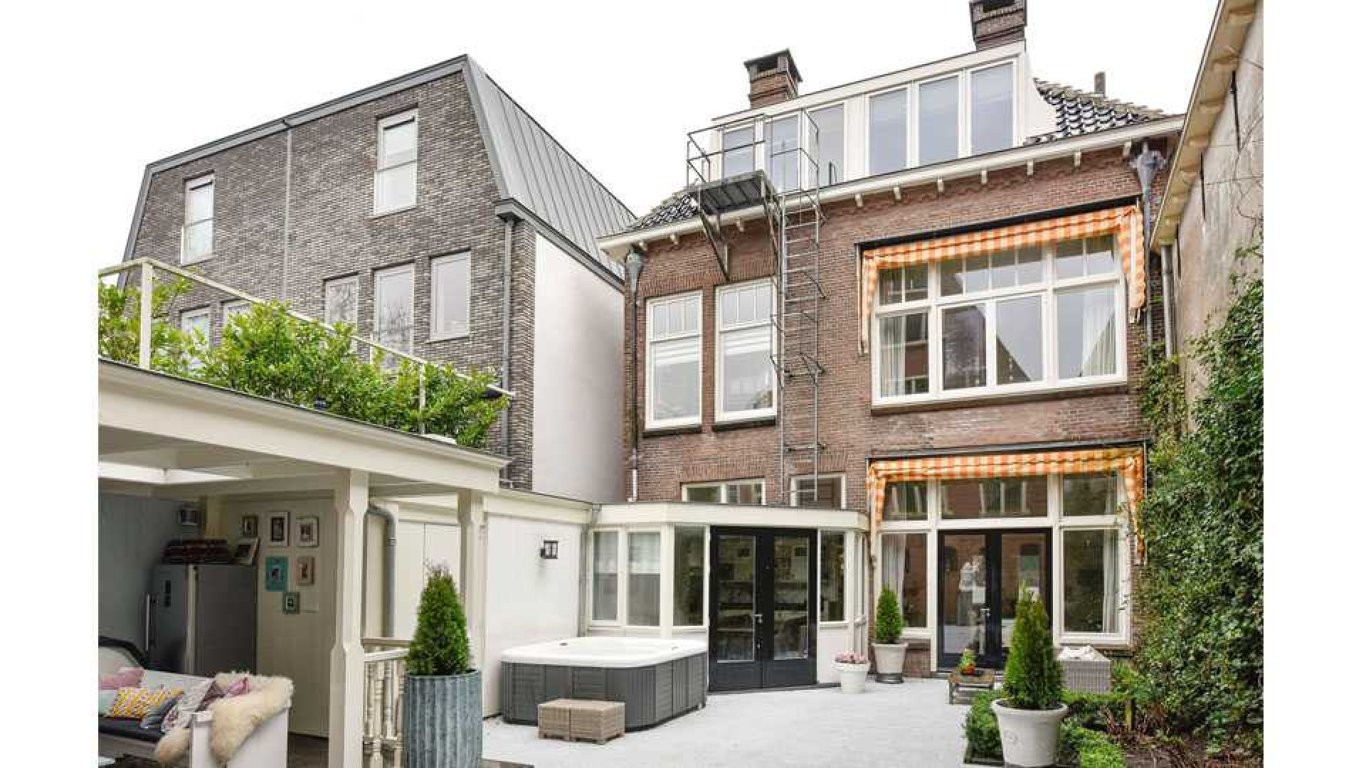 Sonja Bakker zet haar monumentale pand in Hoorn te koop. Zie foto's