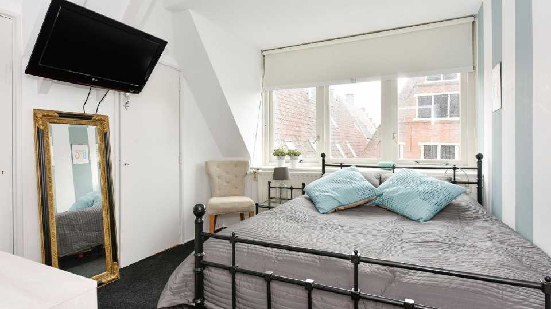Sonja Bakker verkoopt haar huis in Hoorn behoorlijk onder de vraagprijs. Zie foto's 14