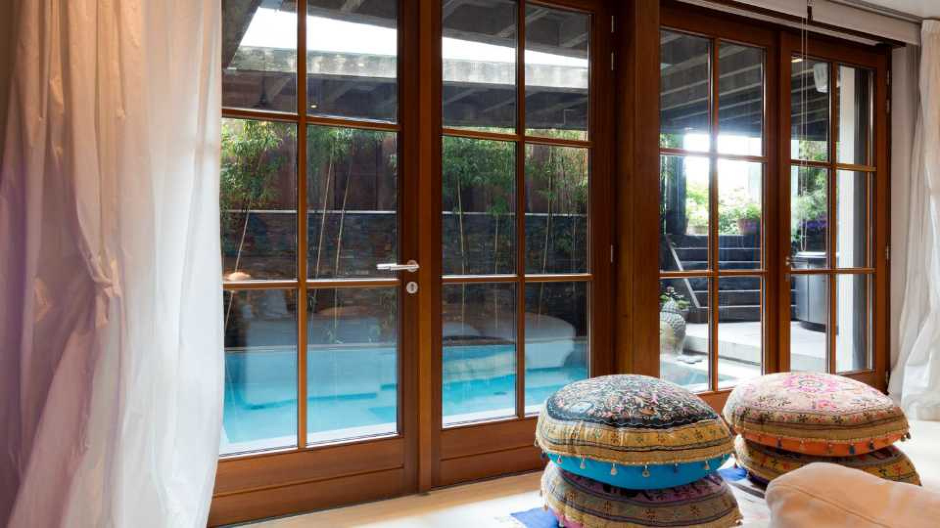 Patty Brard zet haar schitterende villa met zwembad te koop. Zie foto's