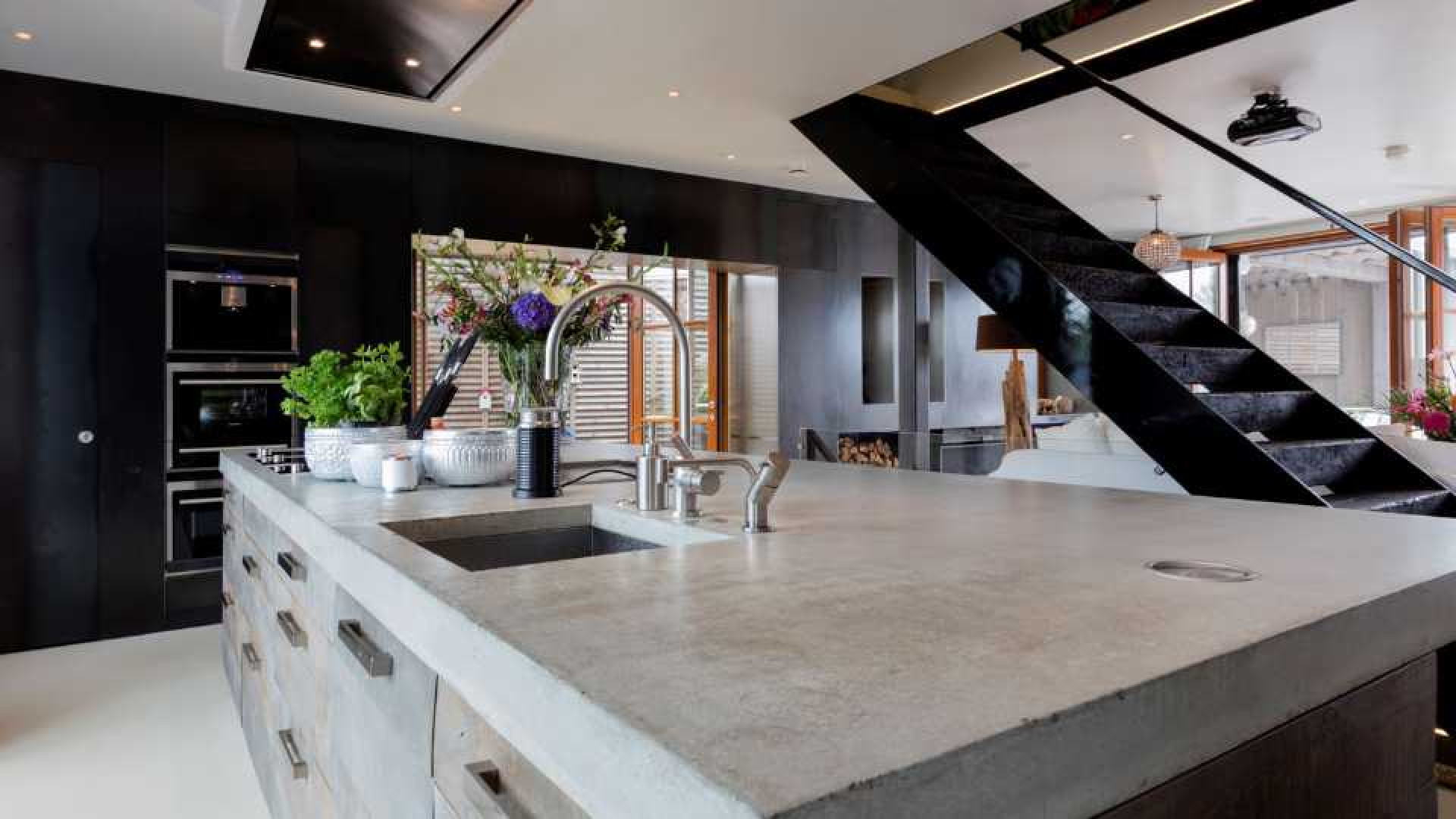 Patty Brard haalt haar prachtige villa uit de verkoop. Zie foto's 7