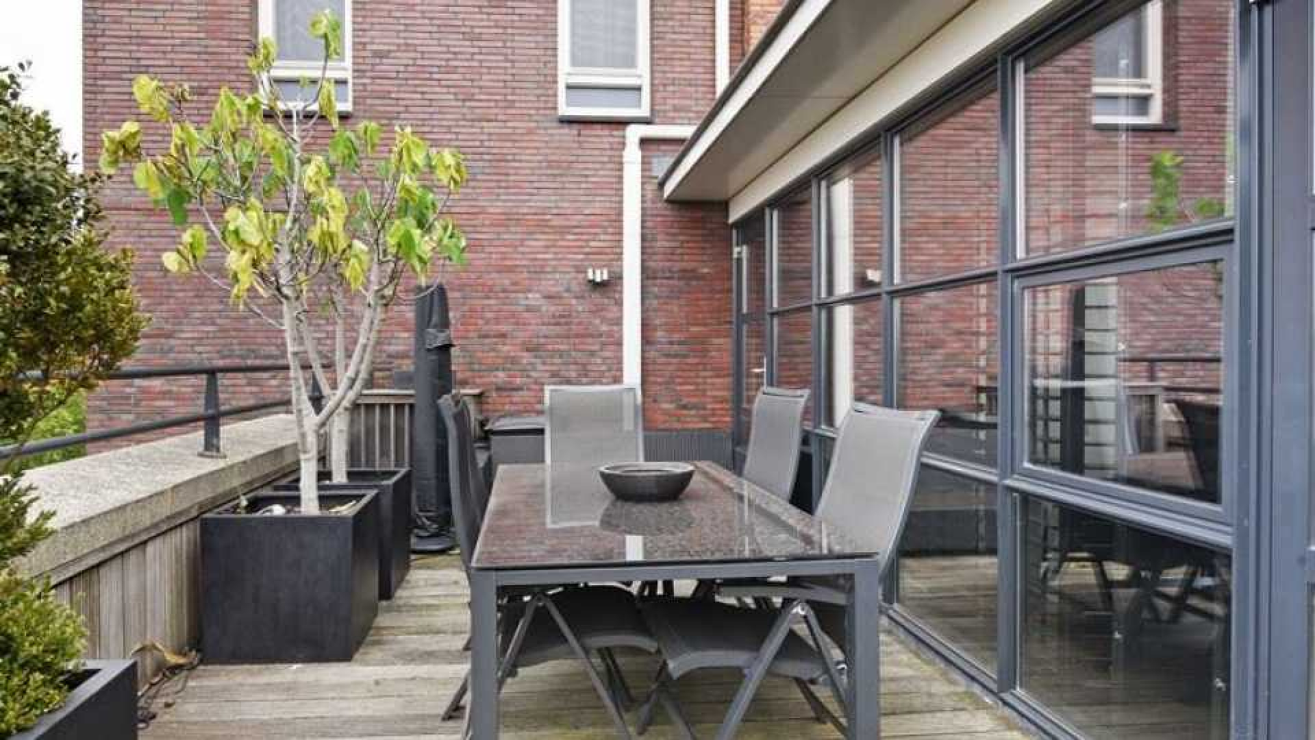 Kenny Tete, Nederlands Elftal en ex Ajax speler, koopt waanzinnig luxe penthouse. Zie foto's 17