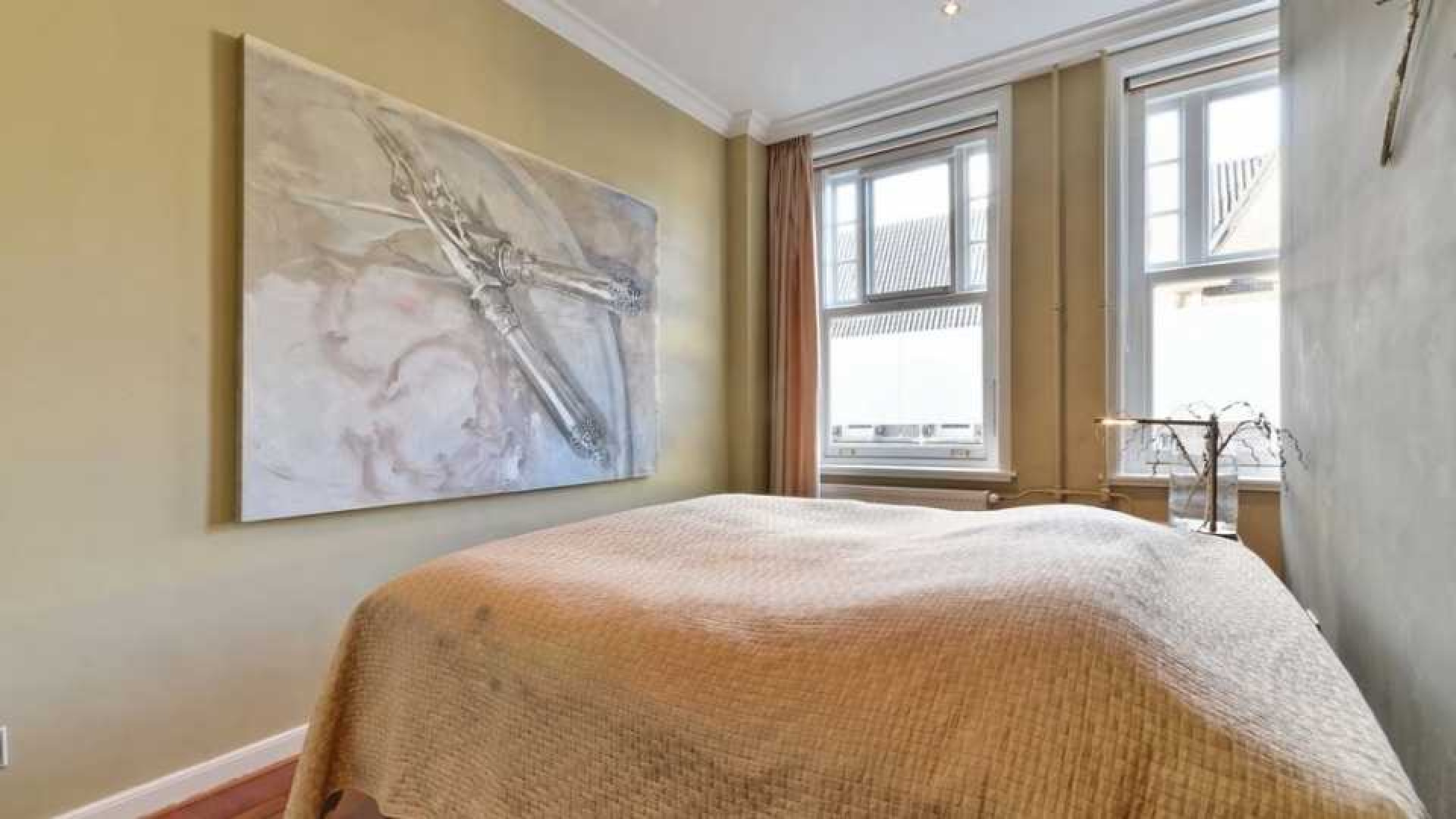 Chazia Mourali koopt met eigen geld luxe appartement in Amsterdam Zuid. Zie foto's
