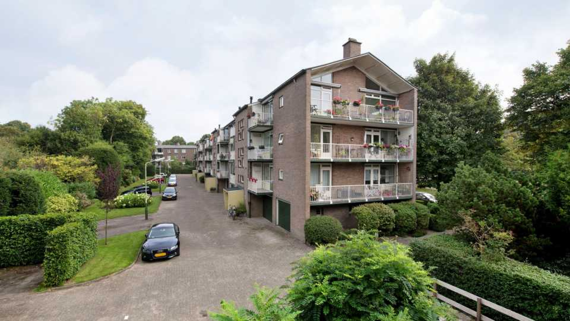 Bastiaan en Tooske Ragas kopen appartement in Overveen. Zie foto's 1