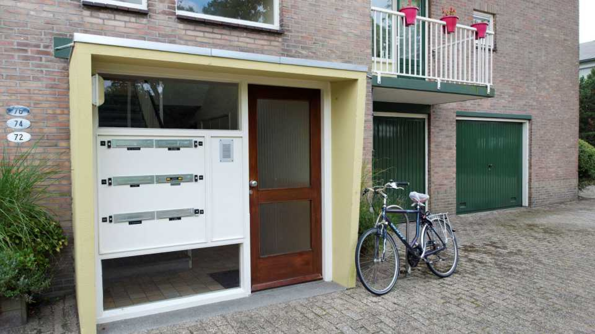 Bastiaan en Tooske Ragas kopen appartement in Overveen. Zie foto's
