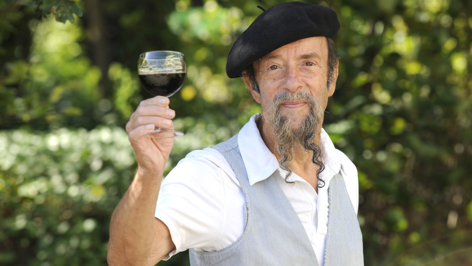 Kijk rond in de Jordanese woning van wijnboer Ilja Gort. Zie de beelden! 1