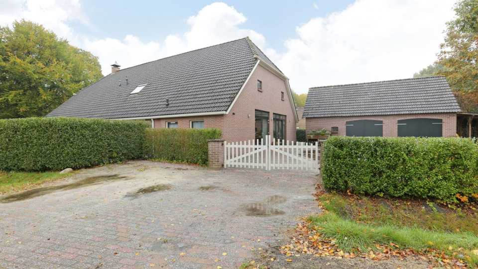 Binnen een week kocht en verkocht Johan Derksen deze woonboerderij. 4