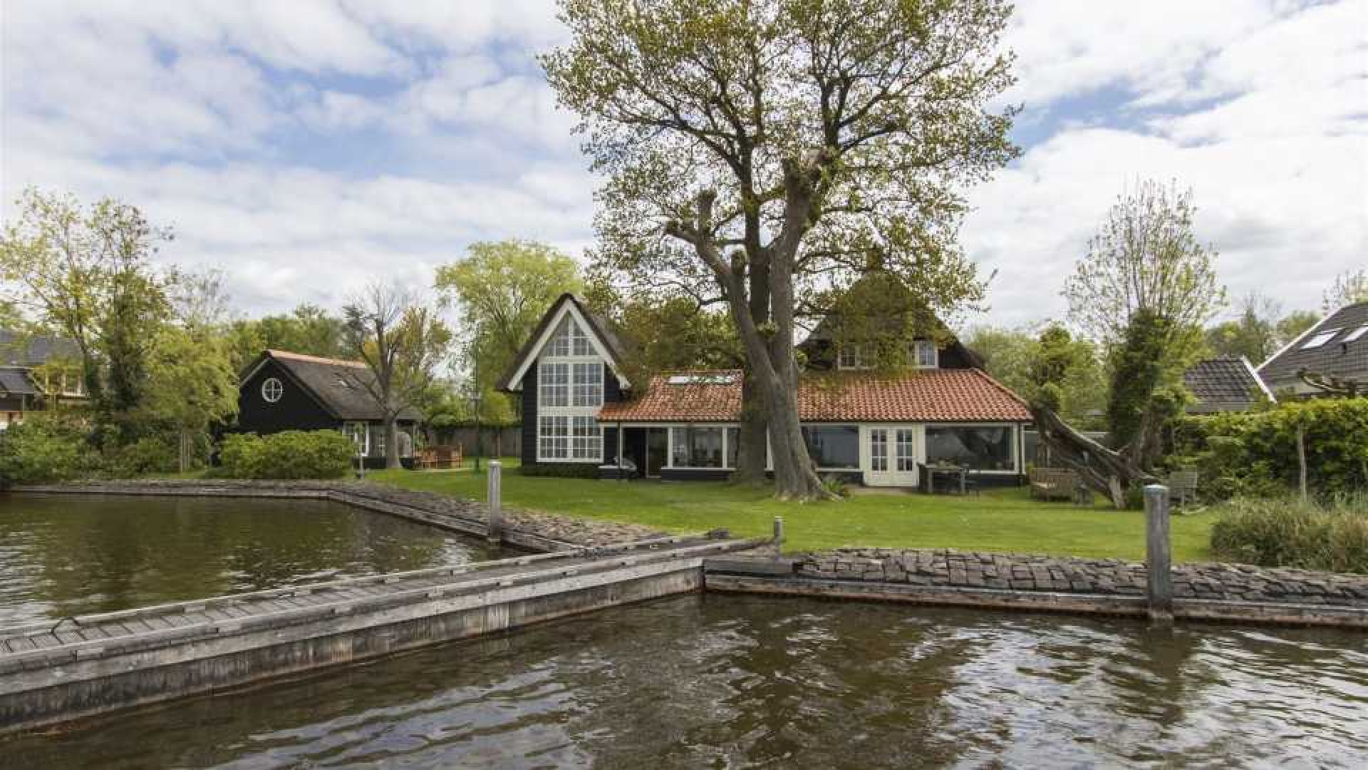 Villa Jeroen Pauw onder bod! Zie foto's 1