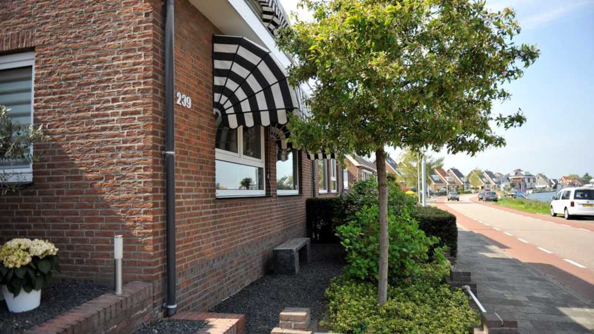 Belastingdenst legt beslag op woning van Patricia Paay. Zie foto's 10