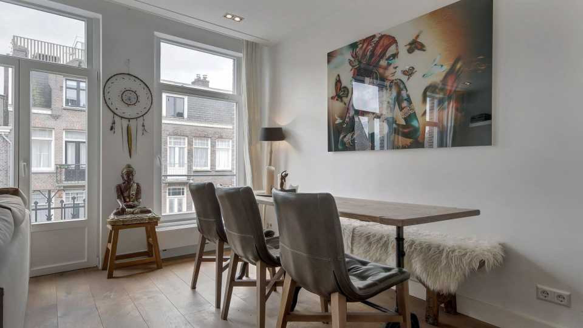 John van 't Schip zet zijn appartement in de Amsterdamse buurt De Pijp te koop. Zie foto's 4