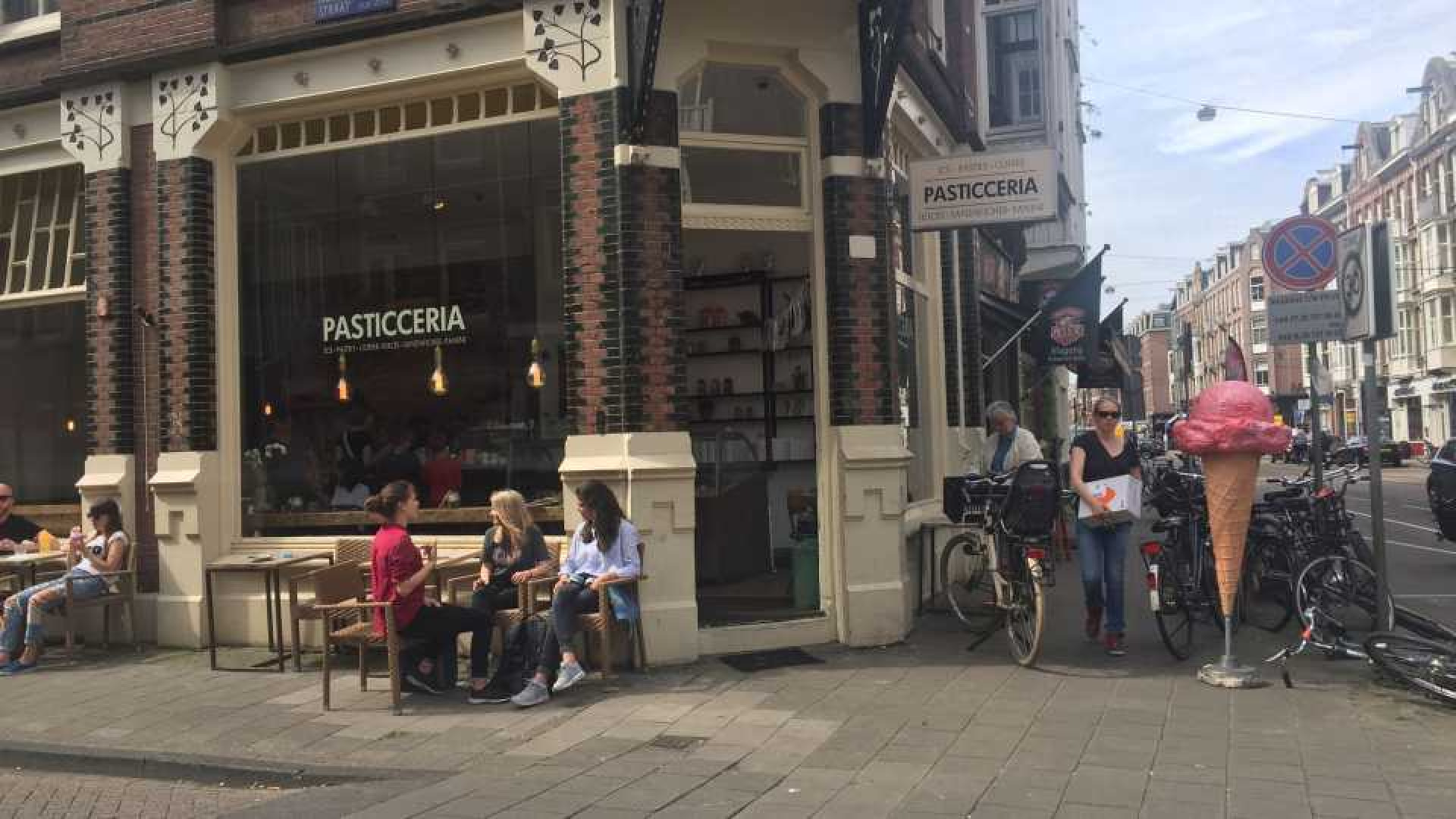 John van 't Schip maakt financiele klapper met zijn appartement in de Amsterdamse De Pijp. Zie foto's 19