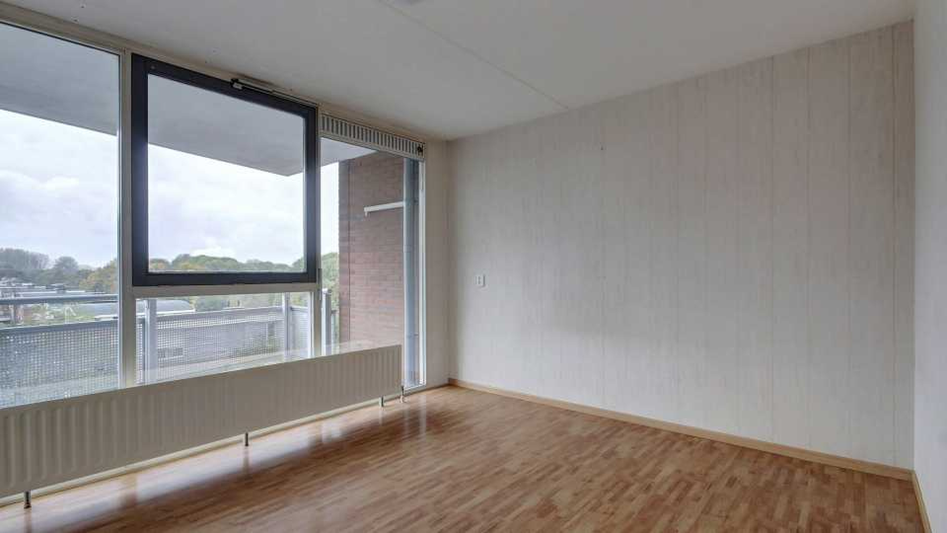 Patrick Kluivert verkoopt zijn Amsterdamse appartement. Zie foto's 10