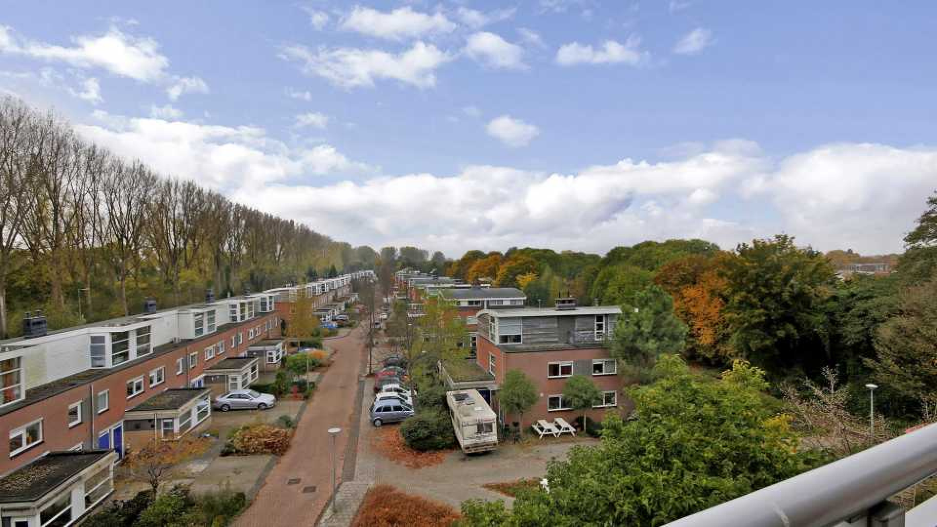 Patrick Kluivert verkoopt zijn Amsterdamse appartement. Zie foto's 14