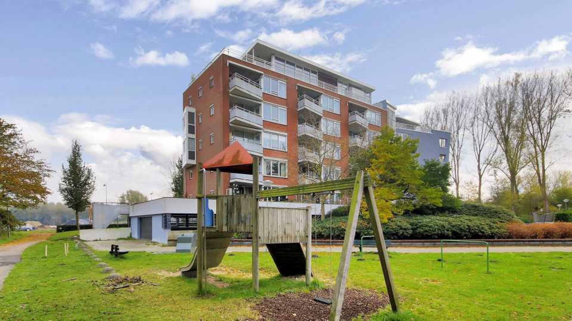 Patrick Kluivert verkoopt zijn Amsterdamse appartement. Zie foto's 18