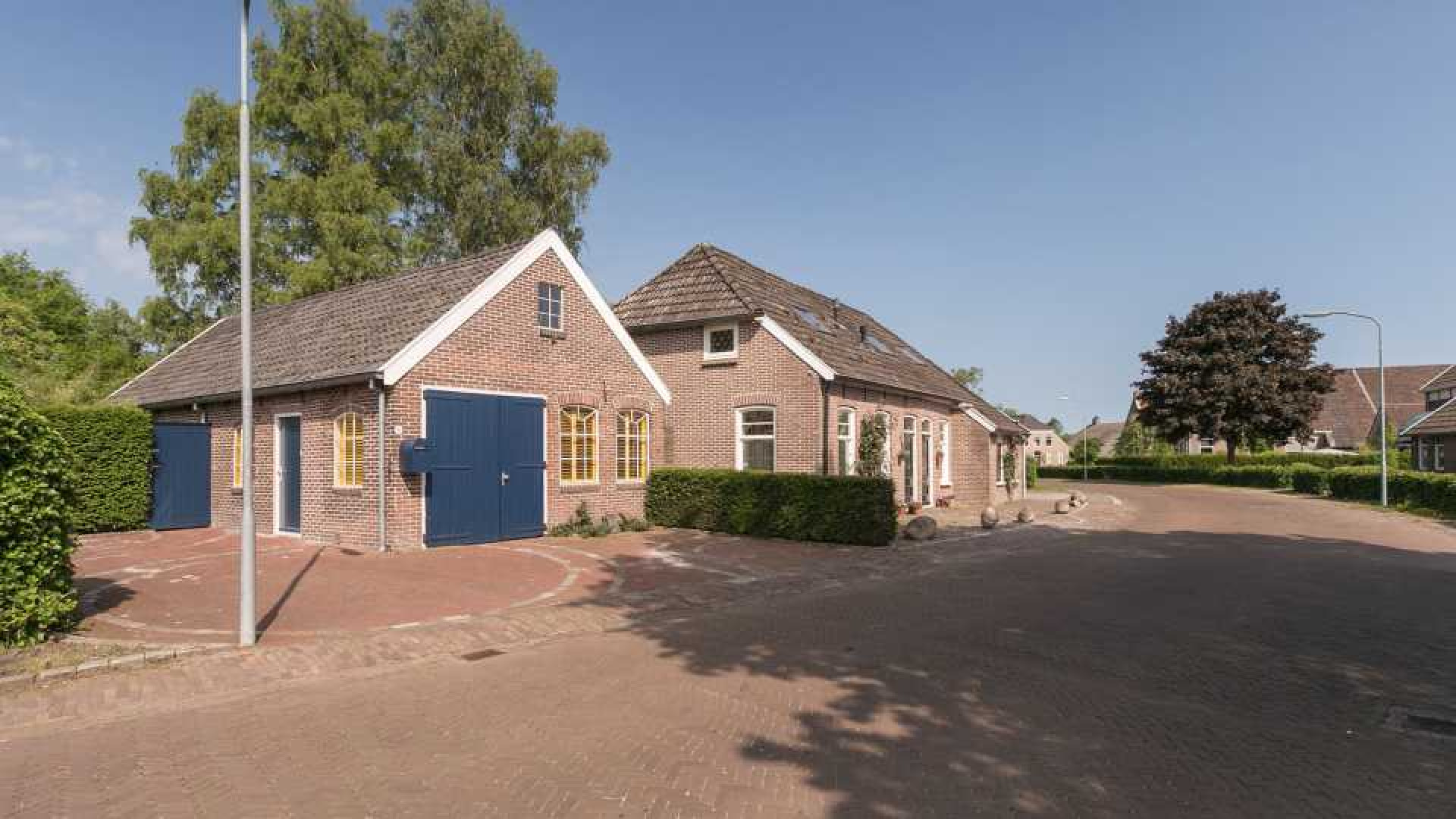 Johan Derksen zet zijn weekendhuis te koop. Zie foto's 3