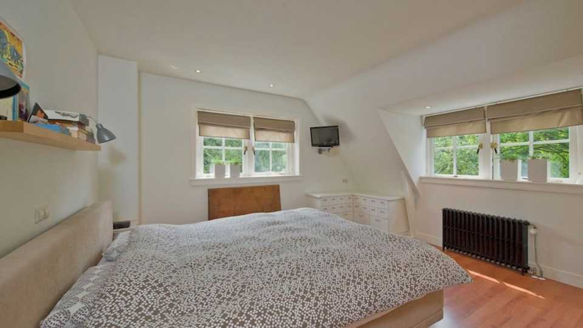John de Mol koopt luxe twee onder 1 kapwoning met gastenverblijf in Eemnes. Zie foto's 9