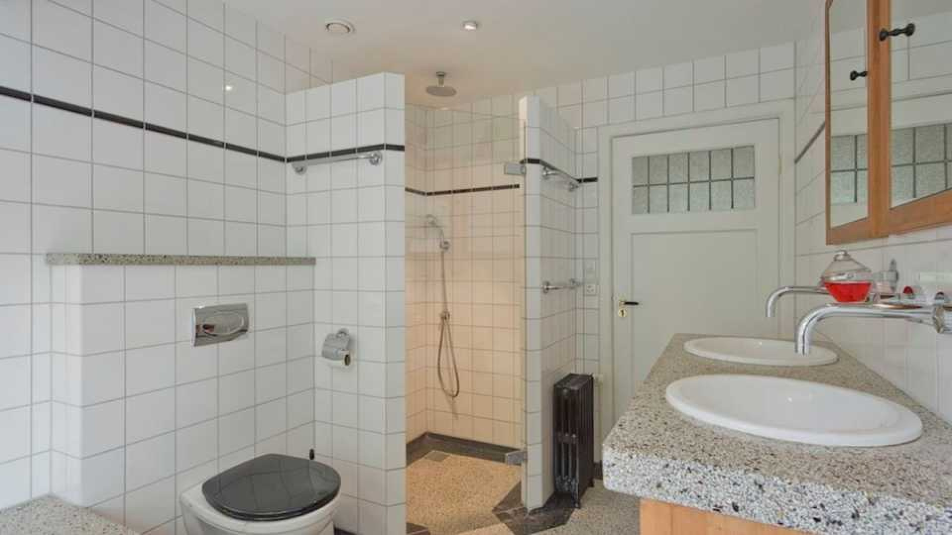 John de Mol koopt luxe twee onder 1 kapwoning met gastenverblijf in Eemnes. Zie foto's 14