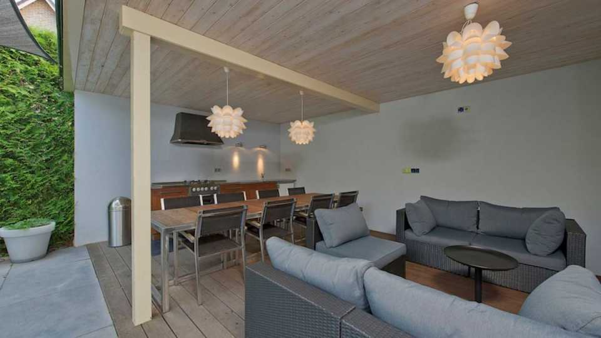 John de Mol koopt luxe twee onder 1 kapwoning met gastenverblijf in Eemnes. Zie foto's 18