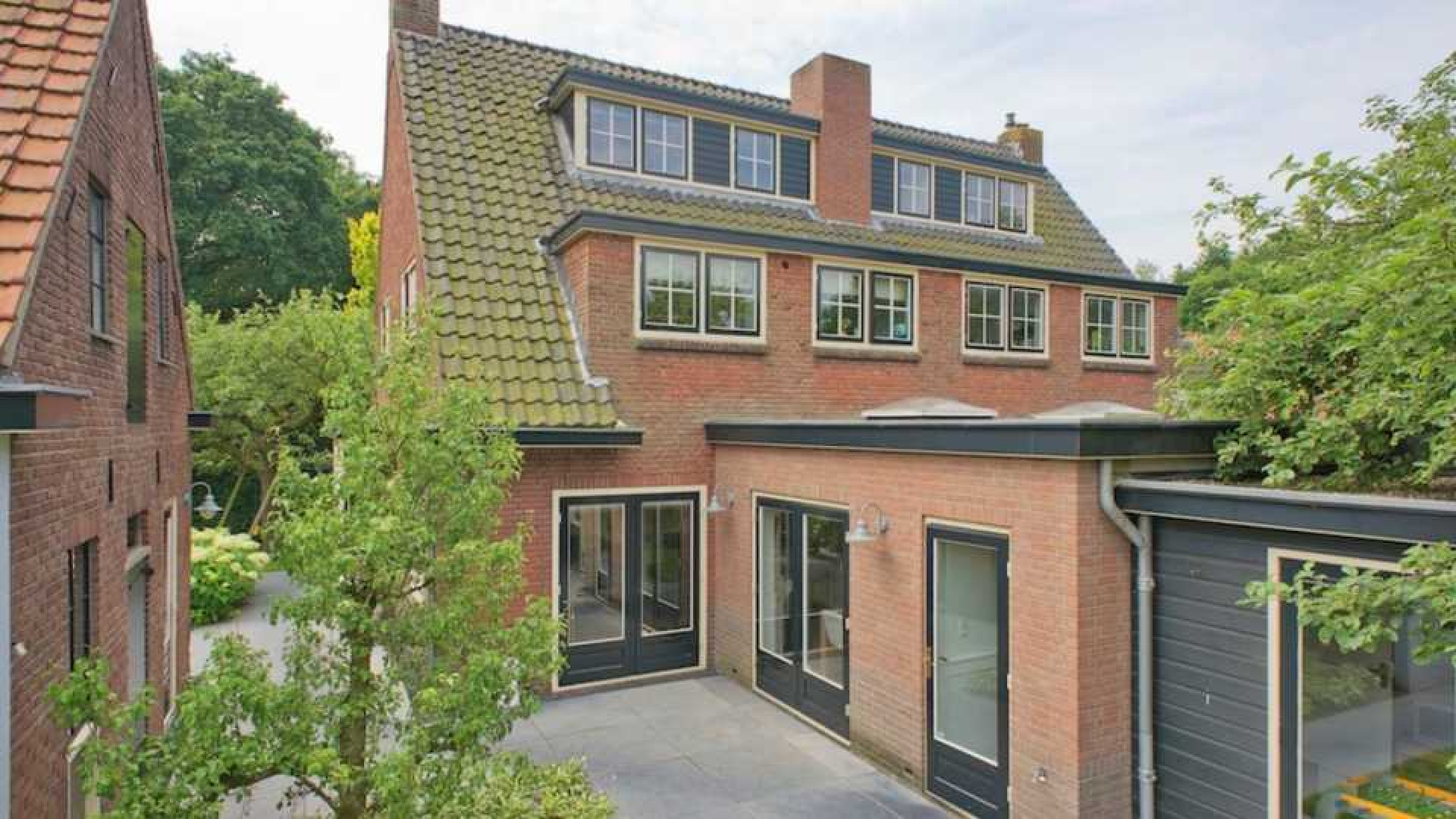 John de Mol koopt luxe twee onder 1 kapwoning met gastenverblijf in Eemnes. Zie foto's 21