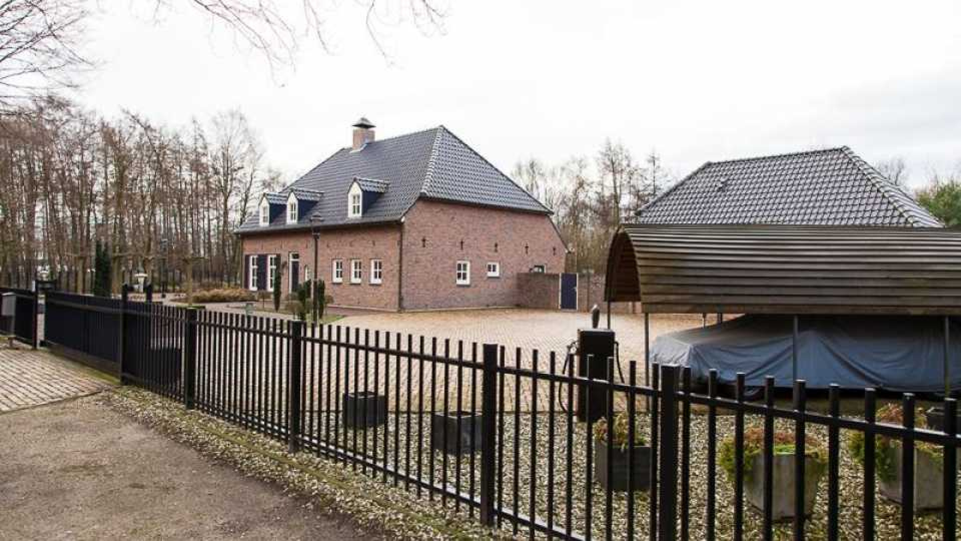 Nikkie de Jager ofwel NikkieTutorials koopt voor prikkie vet landhuis in het Brabantse Uden. Zie foto's 2