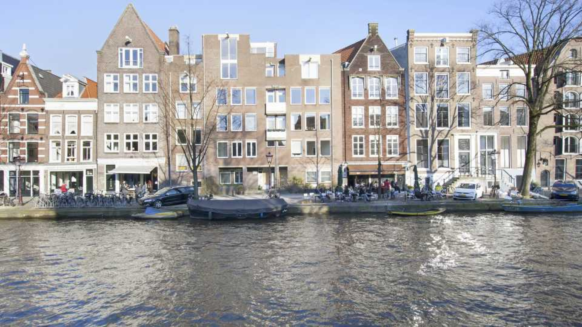 Monique van de Ven koopt grachtenappartement in Amsterdam. Zie foto's 1