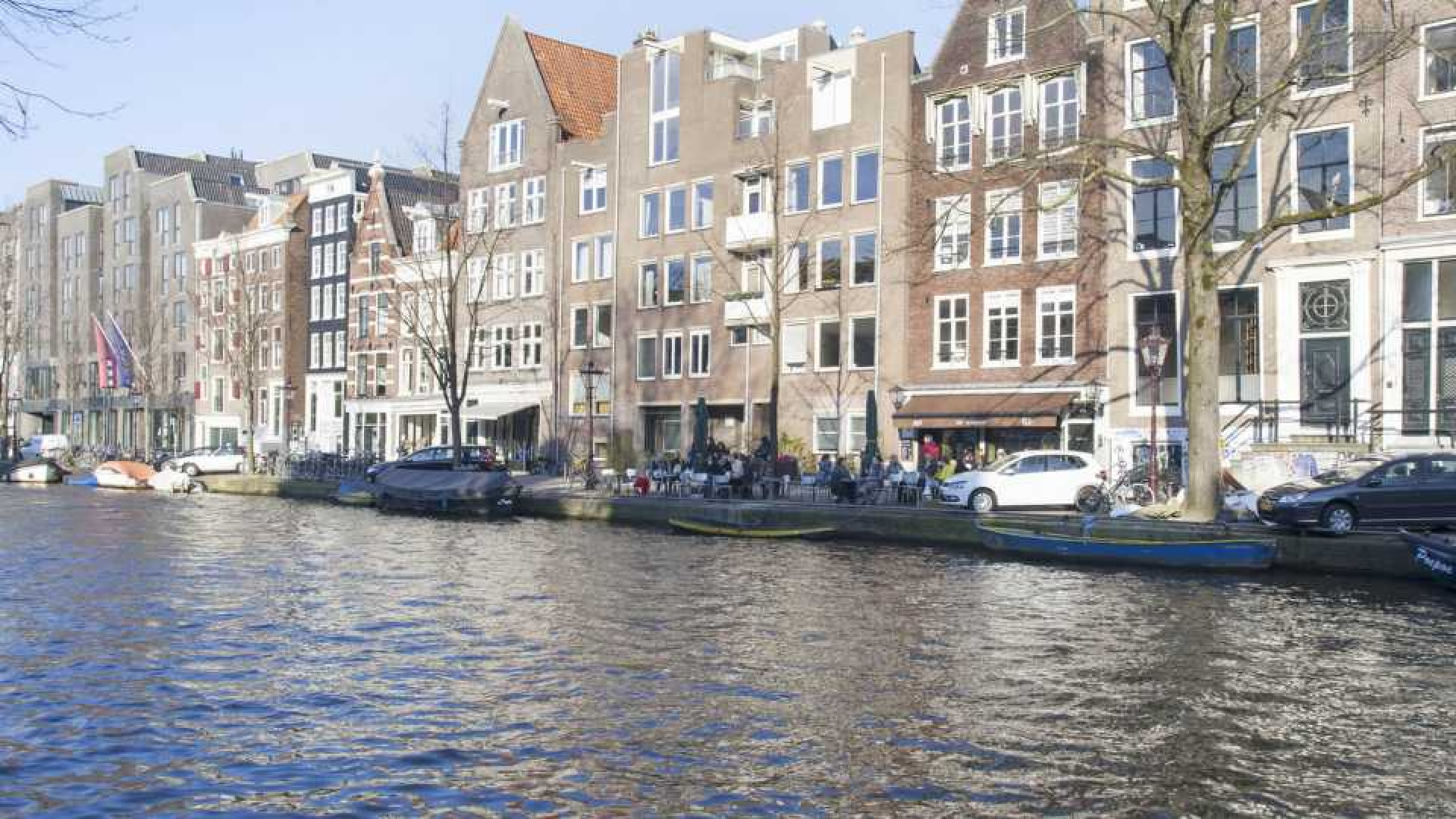 Monique van de Ven koopt grachtenappartement in Amsterdam. Zie foto's 2