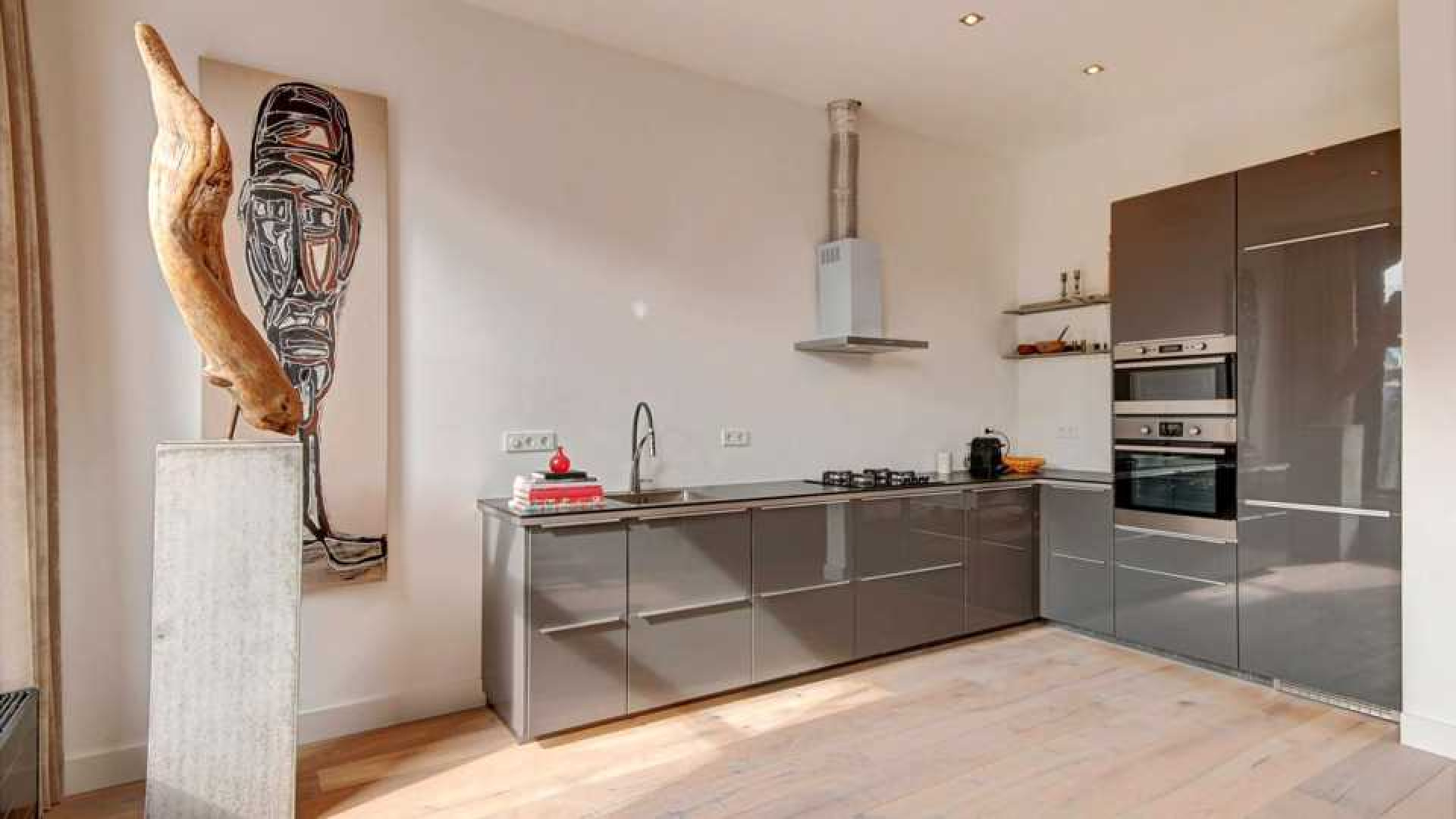 Binnenkijken in het nieuwe appartement van Gordon. Zie foto's 6