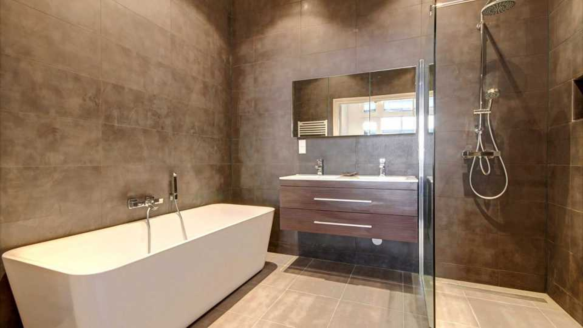 Binnenkijken in het nieuwe appartement van Gordon. Zie foto's 16