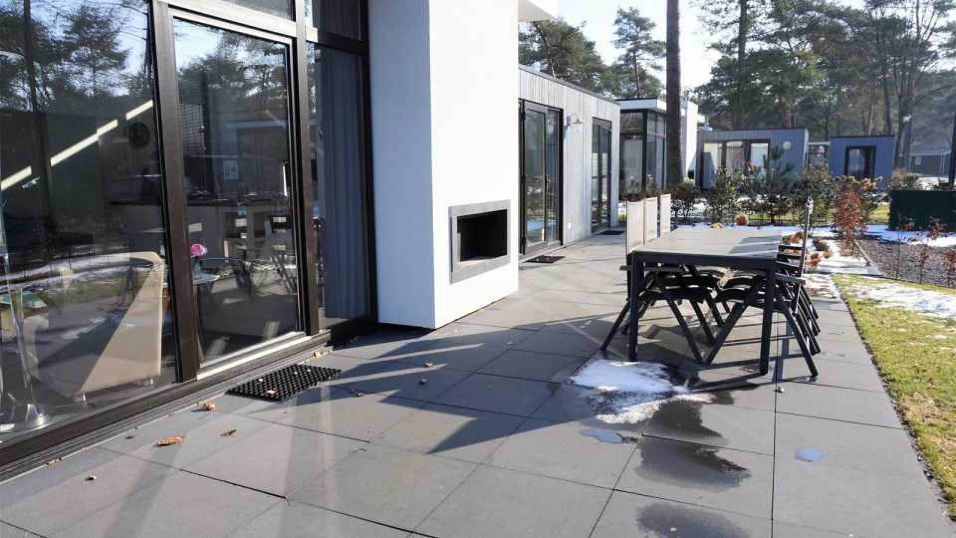 Louis van Gaal koopt recreatie bungalow. Zie foto's 4