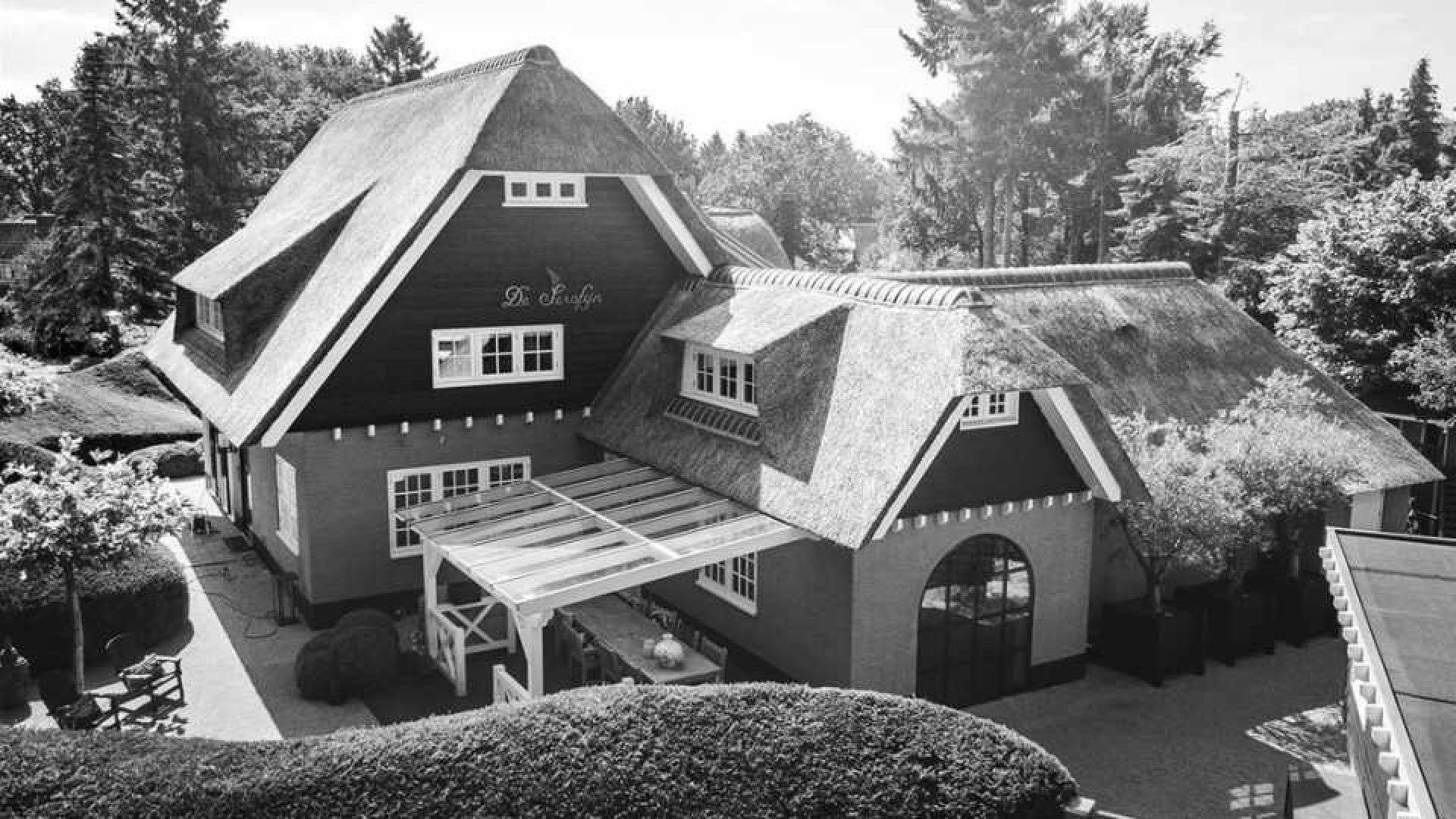 Winston Gerschtanowitz verkoopt Gooise villa met bescheiden verlies. Zie foto's 19