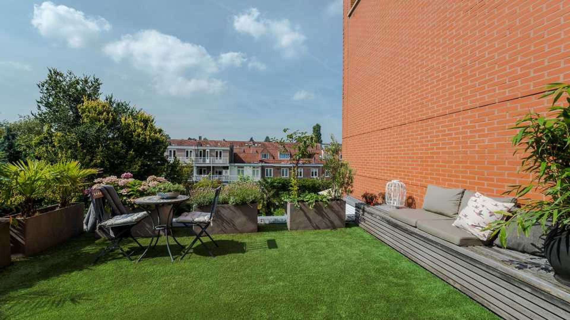 Ex Jiskefet acteur Kees Prins verkoopt zijn Amsterdamse huis met meer dan 1 miljoen euro winst! Zie foto's