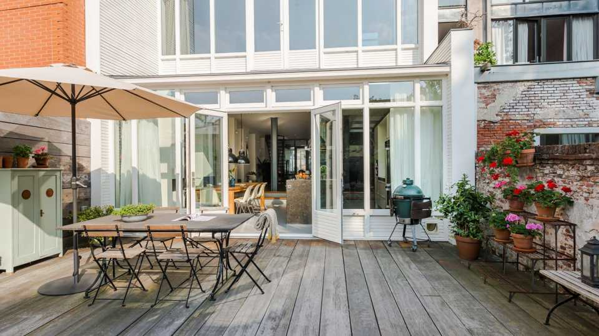 Ex Jiskefet acteur Kees Prins verkoopt zijn Amsterdamse huis met meer dan 1 miljoen euro winst! Zie foto's 23
