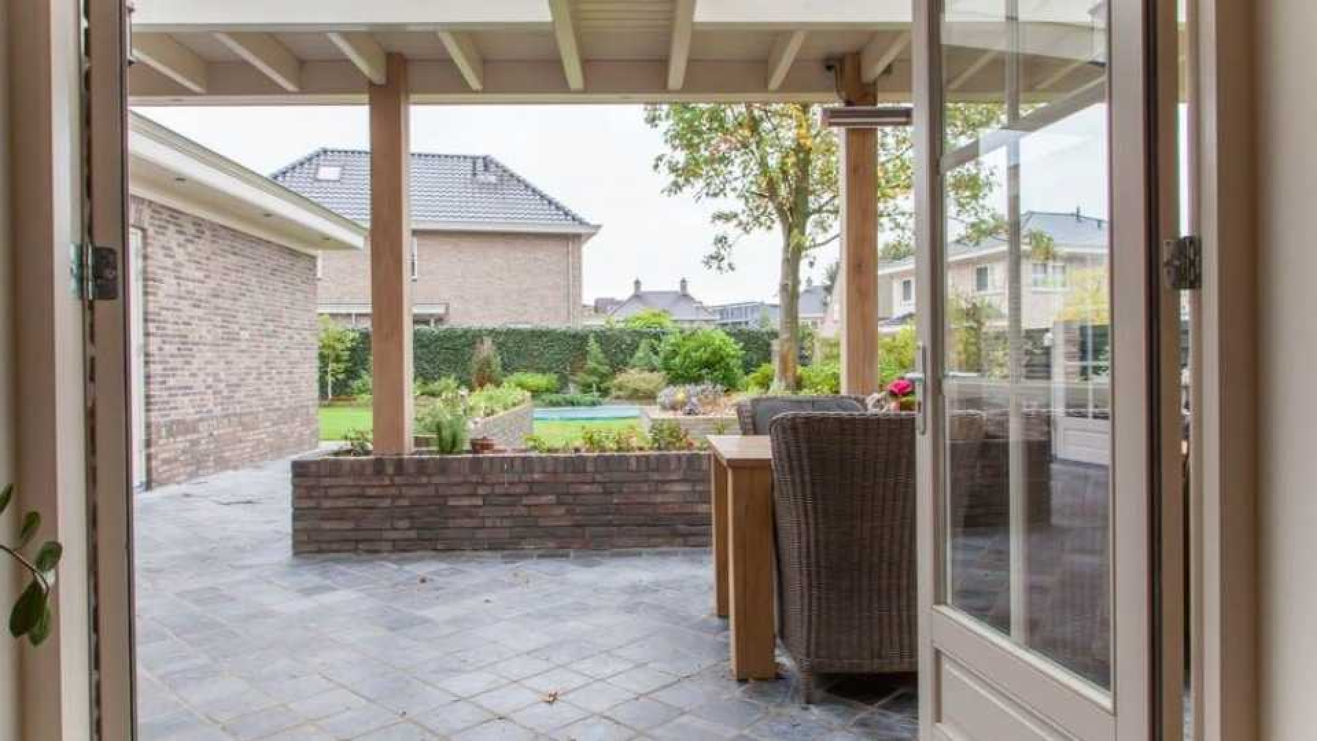 Rico Verhoeven en zijn vriendin Jacky kunnen gaan knokken om deze villa. 8