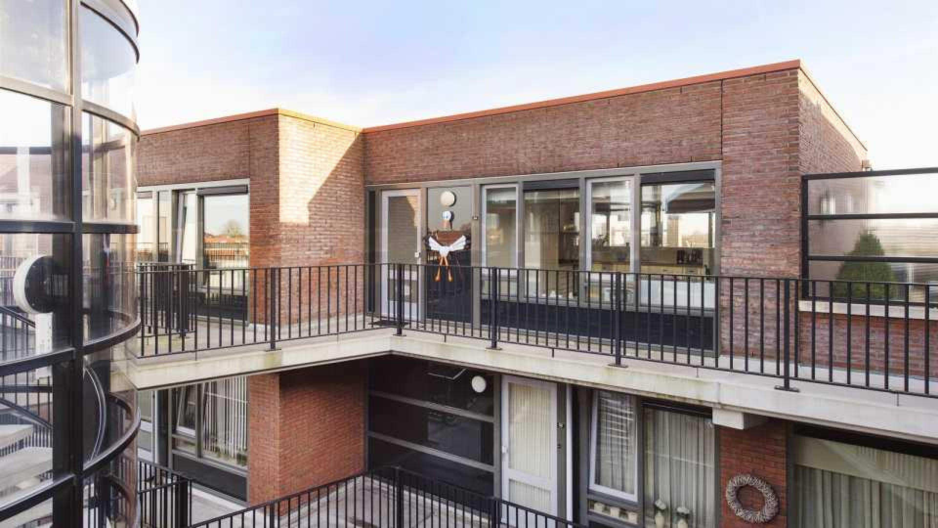 Koos Alberts koopt penthouse in centrum van Harderwijk. Zie foto's