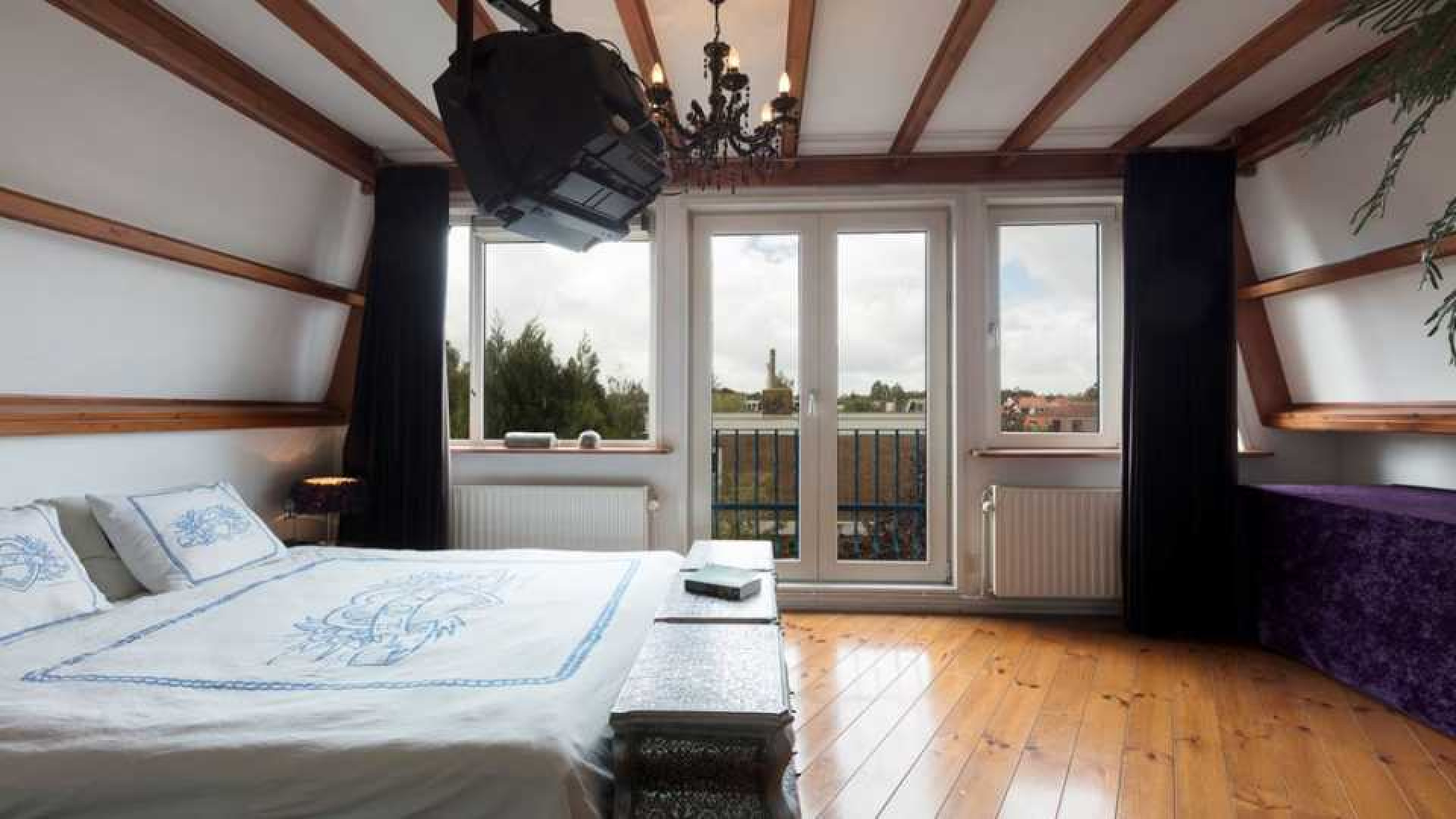 Manuela Kemp zet haar woning te koop. Zie foto's 19