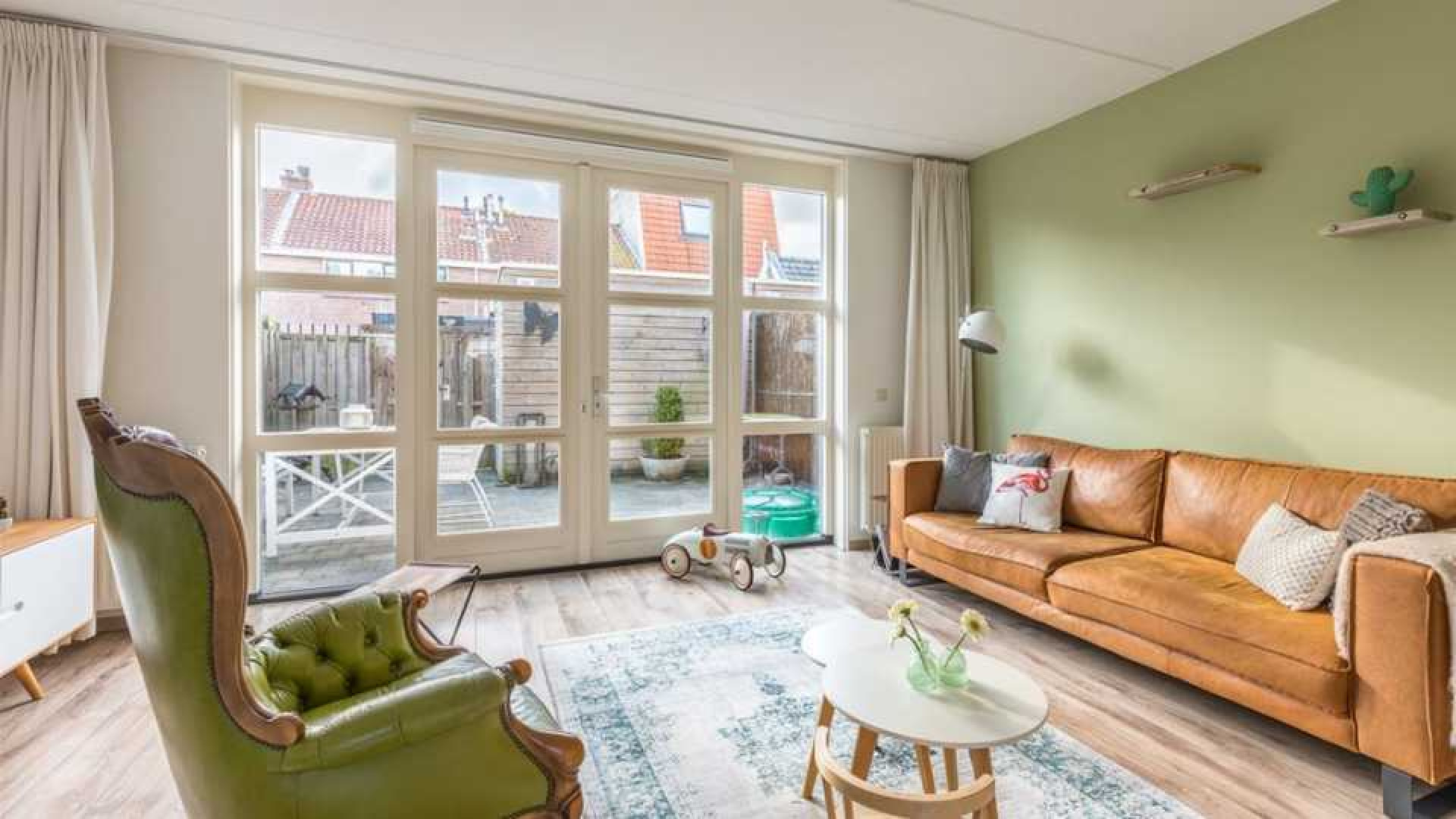 Luuk Ikink zet zijn hofjeswoning te koop. Zie foto's 2