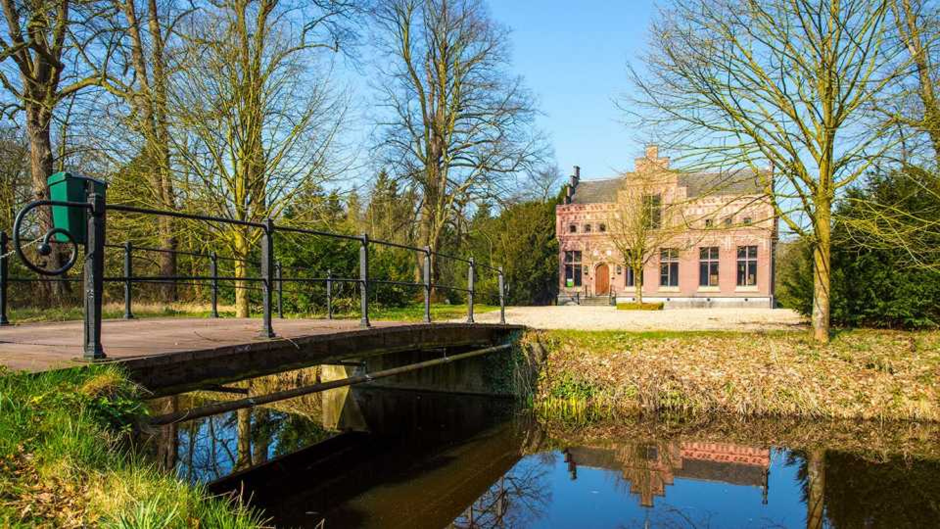 Voor nog geen zeven ton euro ben je de achterbuurman van  koning Willem Alexander en koningin Maxima. Zie foto's 1