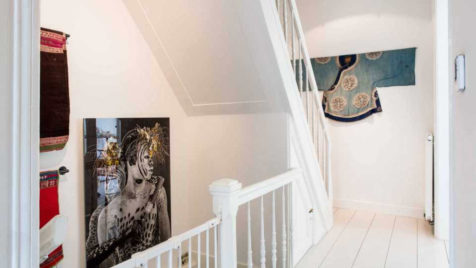 Carice van Houten koopt op eigenaardige plek een driedubbel bovenhuis in Amsterdam Oud Zuid. Zie foto's 11