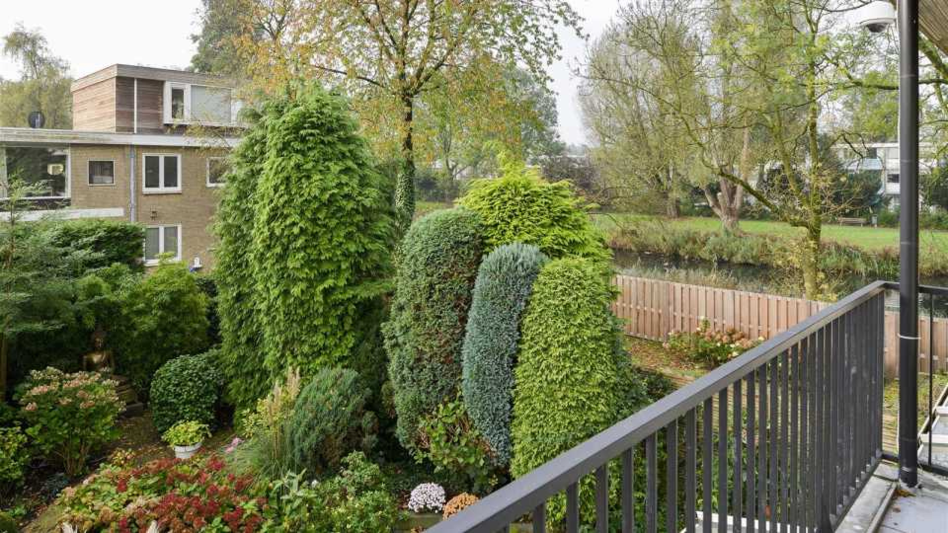 Maurice de Hond verlaagt vraagprijs van zijn huis met halve ton euro. Zie foto's 14